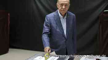 Erdogan gibt seine Stimme in Istanbul ab