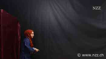 Am Tag der Schicksalswahl strömen die Menschen in der Türkei an die Wahlurnen