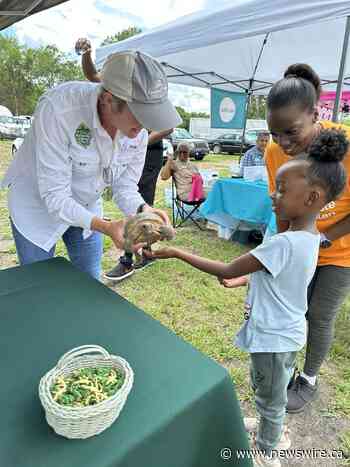 Peach State Health Plan and Pro Football Hall of Famer Bailey Celebrate Folkston Families for Mother's Day
