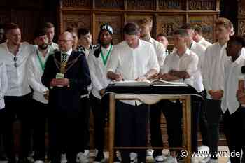 Lautstarke Preußen im Friedenssaal und herzliche Lewe-Worte