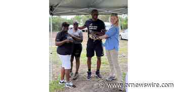 Peach State Health Plan and Pro Football Hall of Famer Bailey Celebrate Folkston Families for Mother's Day