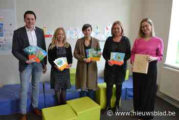 Emily (25) illustreert als vrijwilliger prentenboekjes voor kinderen met leesmoeilijkheden: “Leuk om met je hobby jongeren te helpen”