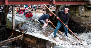 Wallenfels: Floßsaison im Frankenwald beginnt - Wassermangel bedroht Tradition