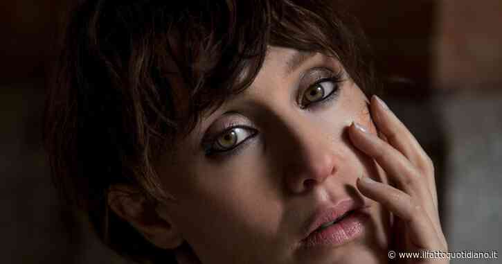 Gabriella Pession a FQMagazine: “Sono tornata in Italia dopo 3 anni in Usa: adesso sto girando a Roma con Anthony Hopkins. Dei tempi di oggi detesto approssimazione e perdita di grazia”