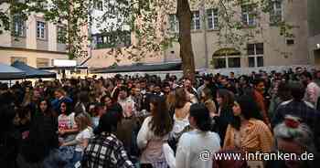 Bamberg: Erste Rathaus-Party in Bamberg kam gut an - 500 Feiernde im Innenhof