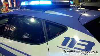 Al bar con un'accetta colpisce al volto un uomo per rapinarlo