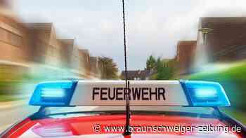 Feuerwehr-Bulli kommt in Oelber von Fahrbahn ab – Verletzte