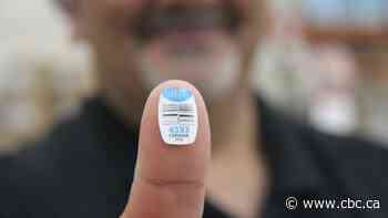 As Canada considers ban on plastic produce labels, this company makes paper and compostable ones