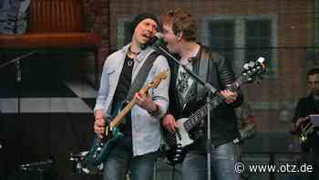 Fotos: Mazze Wiesner und Band spielen beim Jenaer Frühlingsmarkt