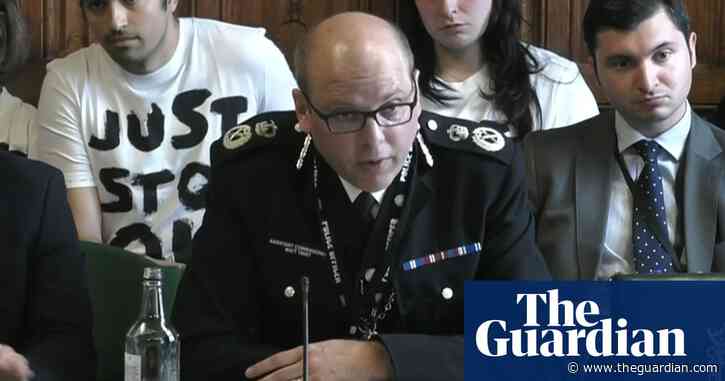 Senior Met officer denies political pressure to arrest coronation protesters