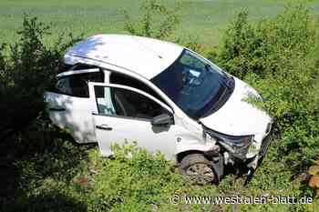 Stemwede: Auto landet im Straßengraben