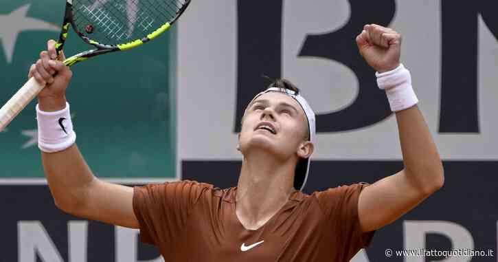 Holger Rune batte Nole Djokovic in tre set e vola in semifinale agli Internazionali di Roma