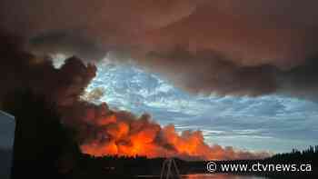 Dramatic images as wildfires rage, smoke blankets parts of Canada
