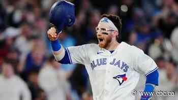 Jansen hits 3-run walk-off homer in 10th inning to lift Blue Jays over Yankees