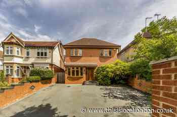Detached family home in Colney Hatch Lane, Muswell Hill, N10