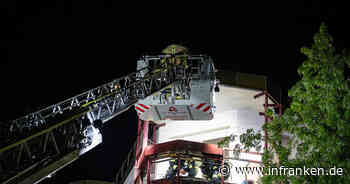 Bamberg: Feuerwehrgroßeinsatz - Einsatzkräfte rücken zu nächtlichen Balkonbrand aus