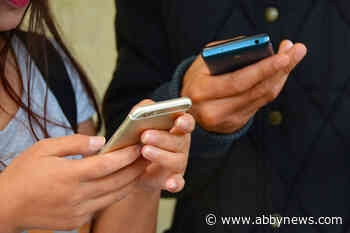 B.C. RCMP dispatchers see large increase in abandoned 911 calls from smart phones