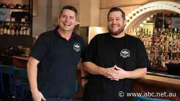 Bar owners swap pulling beers for training hospitality workers in mental health — their own and customers'