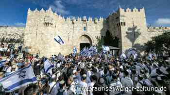 Israelischer Flaggenmarsch durch Jerusalem