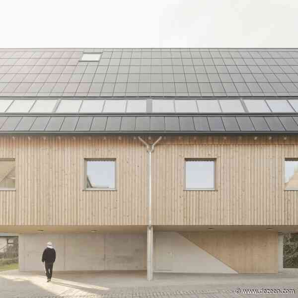 Straw Bale House is a straw-and-timber duplex in the German countryside