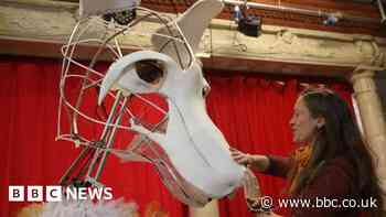 Giant mechanical fox to tour high streets