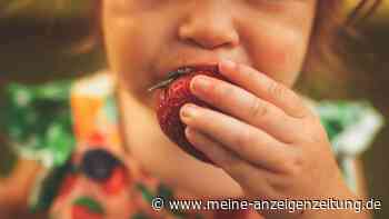 Einfacher Glas-Tipp: Wie Sie Erdbeeren wochenlang frisch halten