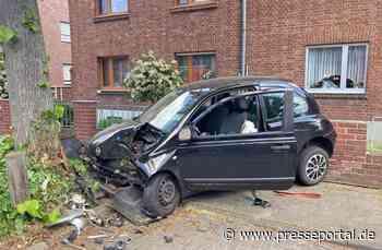 POL-REK: 230519-3: Auto zwischen Baum und Mauer eingeklemmt