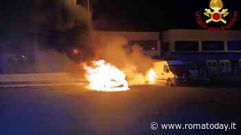 Cannibalizzata e data alle fiamme: Jaguar distrutta da un incendio