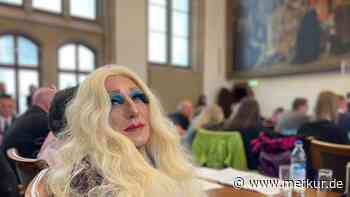 Als Drag-Queen im Stadtrat: Protest-Aktion von Linken-Politiker Lechner – „Inhalte wichtiger als das Äußere“