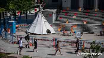 Makeshift residential school memorial at Vancouver Art Gallery has been removed