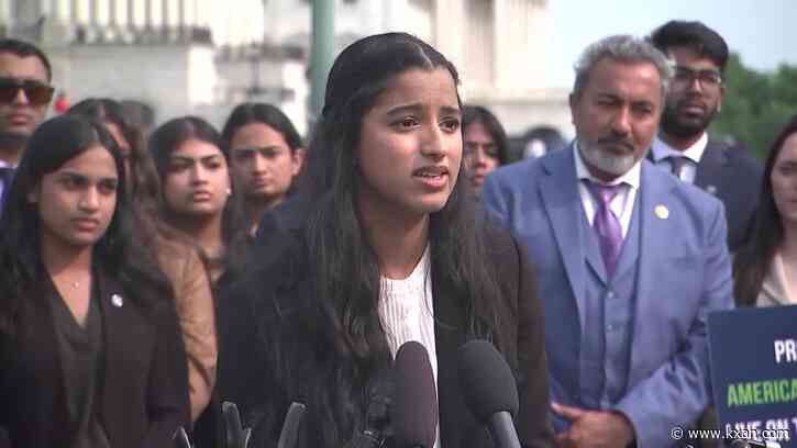 Lawmakers renew push to protect 'Documented Dreamers'