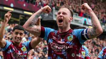 Ashley Barnes: Norwich City sign forward on free transfer from Burnley
