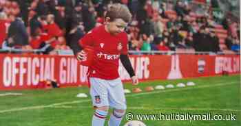 Ryan Reynolds sends message in memory of young football fan who died of brain cancer