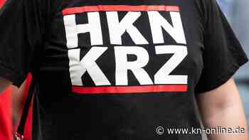 Sachsen: Männer feiern Party mit Hakenkreuzflagge – Spaziergängerin stellt Gruppe zur Rede