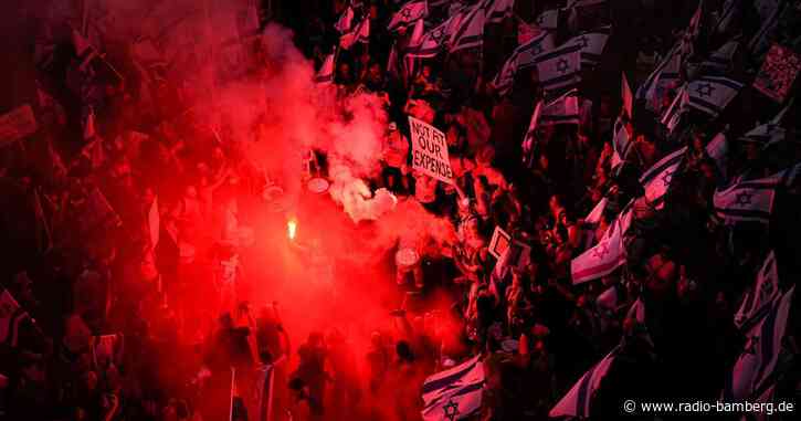 Zehntausende protestieren gegen Regierung von Netanjahu