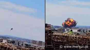 Spanischer Militärjet rast senkrecht auf Boden zu und geht in Flammen auf – Video zeigt Absturz