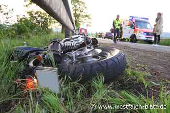Ein Motorradfahrer verunglückte schwer zwischen Höxter und Boffzen
