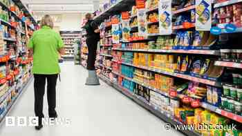 Asda consults on cutting pay for 7,000 workers