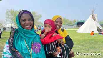 Winnipeg organizations offer 240 newcomers chance to experience Indigenous culture at Manito Ahbee powwow