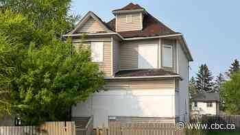 Firefighters tackle blazes at 2 vacant Winnipeg houses previously damaged by fires, city says