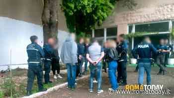 Rimosso mausoleo abusivo, i parenti se la prendono con i lavoratori del cimitero. La ricostruzione