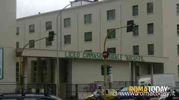 Schiaffi e minacce ad un rappresentante del liceo Augusto: "Tu lo sai perché siamo qui"