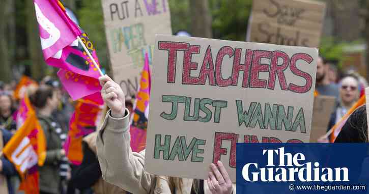 Teaching unions in England urge ministers to resume pay talks