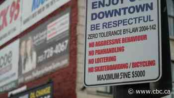 Advocates blast Barrie city council for greenlighting ban on donations to people experiencing homelessness