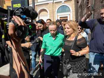 "È bello quello che fate". L'abbraccio della Meloni ai volontari della Romagna