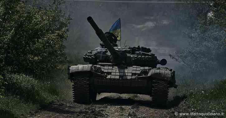 A Bakhmut ormai ci sono solo macerie, la presa della città contesa da 7 mesi sarebbe solo simbolica. “Nessun significato strategico”