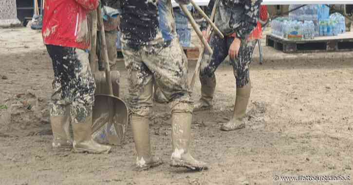 Ravenna, arrestati due sciacalli: hanno rubato 6mila euro a due anziani fingendosi volontari per spalare il fango