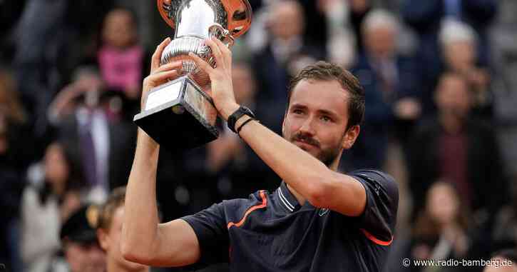 Medwedew triumphiert vor French Open erstmals auf Sand