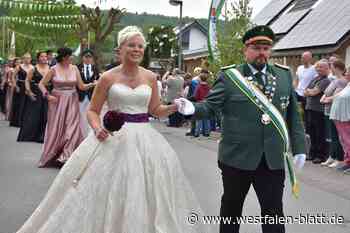 Das ganze Dorf feiert sein Königspaar: Heinrich und Kerstin Stich