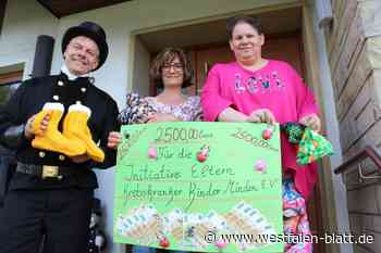 Hüllhorst: Schornsteinfeger spendet für krebskranke Kinder